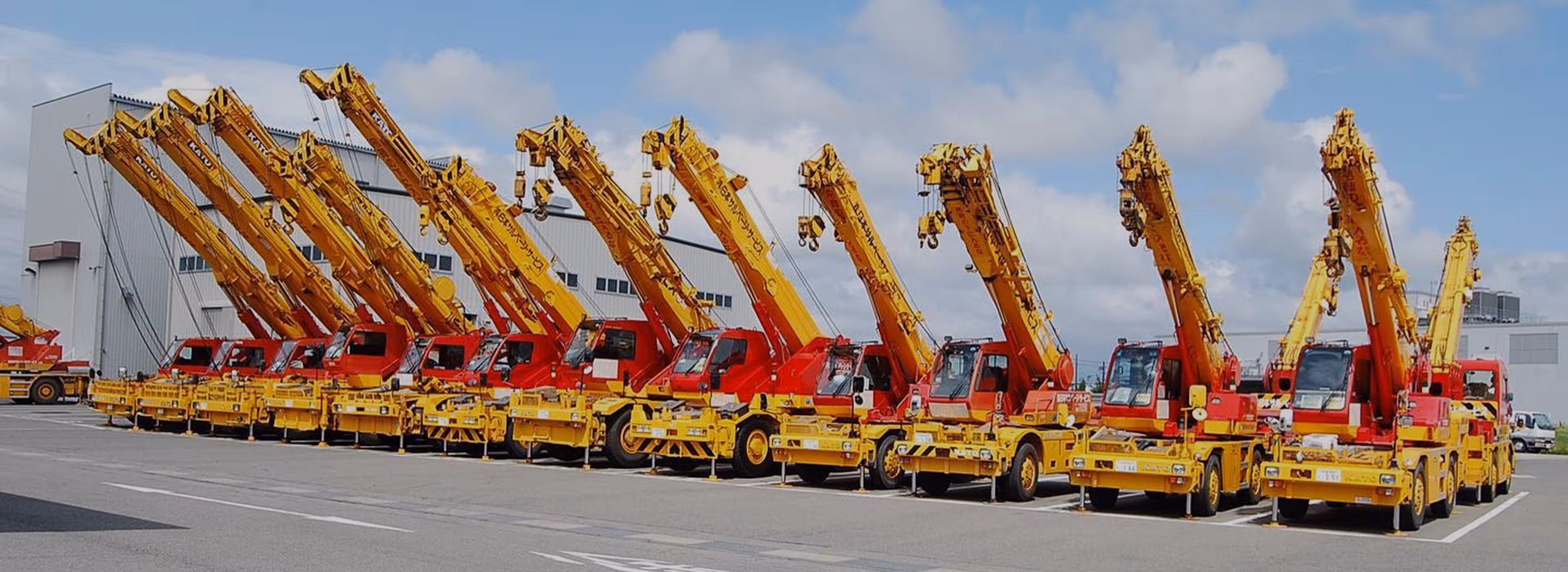 日本サルベージサービスが保有する大型クレーン車両
