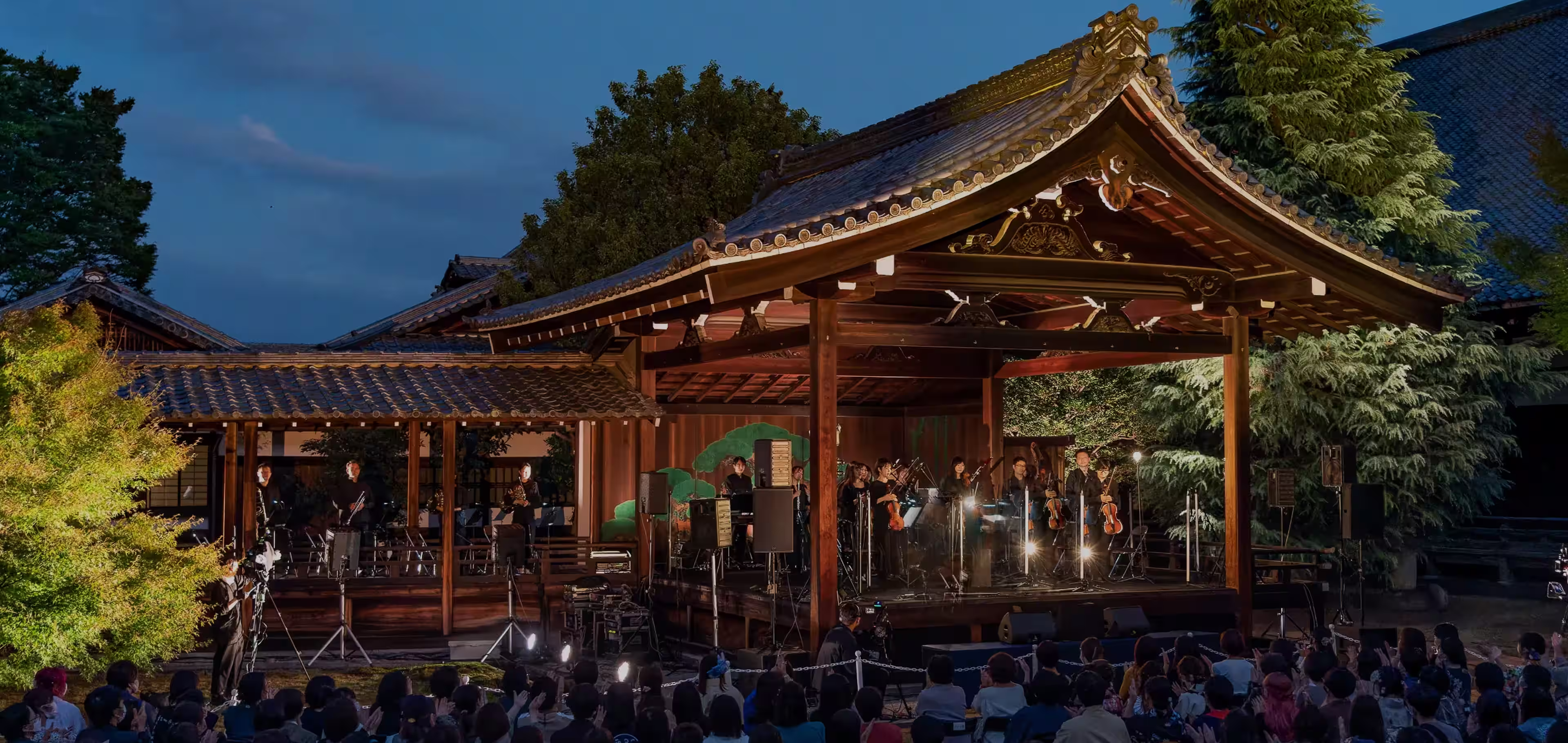 京都の伝統的な寺社建築とクリエイティブ事業